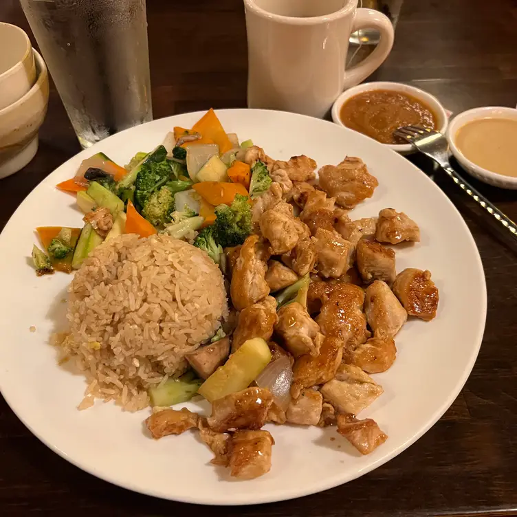 Kon Asian Bistro & Hibachi Grill East Greenwich, RI Restaurant East