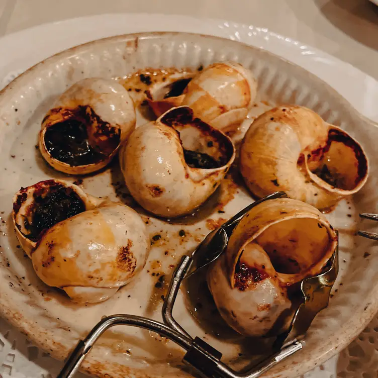 Club Foody, Escargots à la Bourguignonne Recipe • An Elegant Appetizer