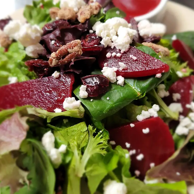 Seasonal Beet Salad - Spezia - Steaks, Italian & Seafood，NEOmaha