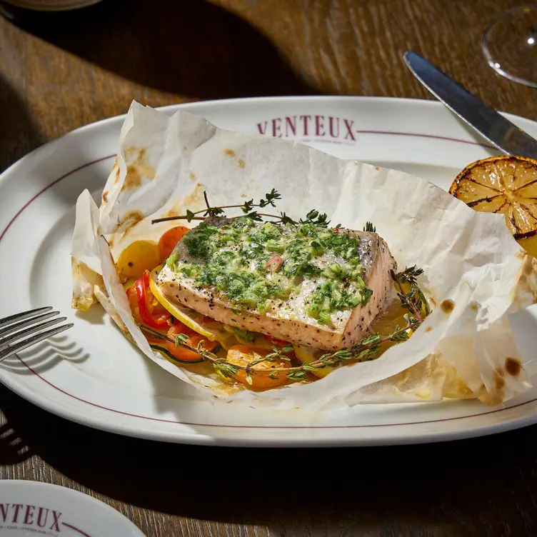 Venteux Brasserie, Cafe, & Oyster Bar, Chicago, IL