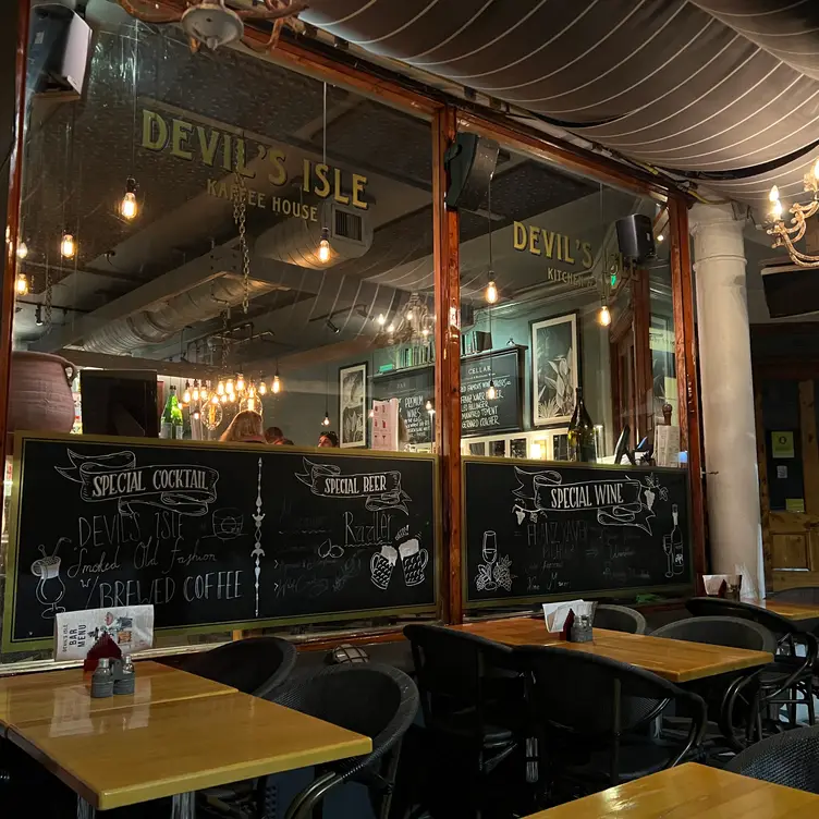 Devil's Isle Cafe, Hamilton, Hamilton