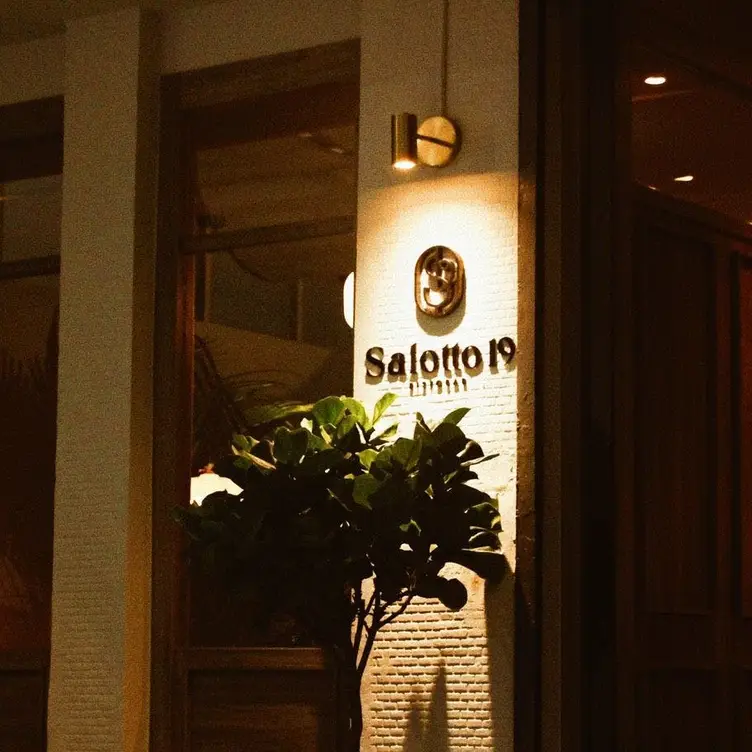 Salotto 19 食酒客廳, Taipei City, TPE