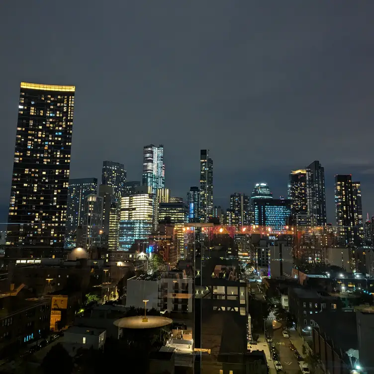 Vista Sky Lounge, Long Island City, NY