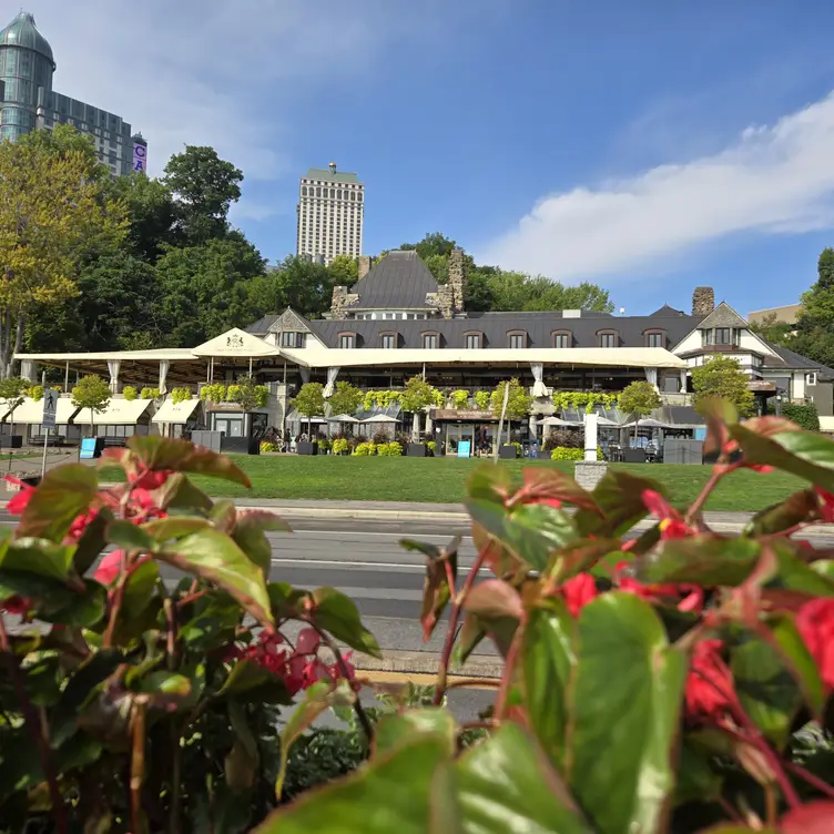 Queen Victoria Place Restaurant, Niagara Falls, ON