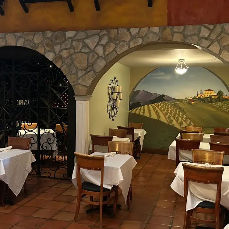 Mimmo's Italian Village, San Diego, CA