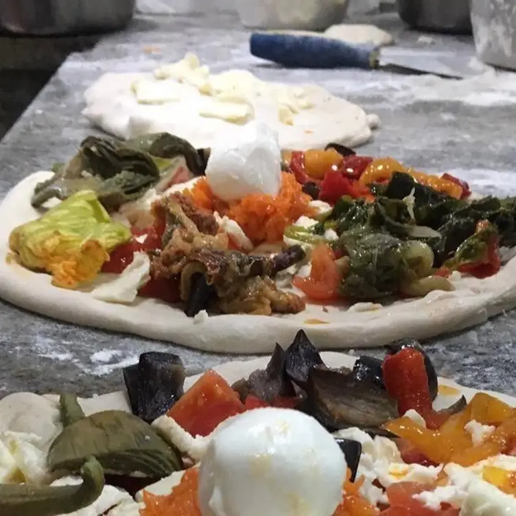 La Pizza Da Gennaro, Naples, CM