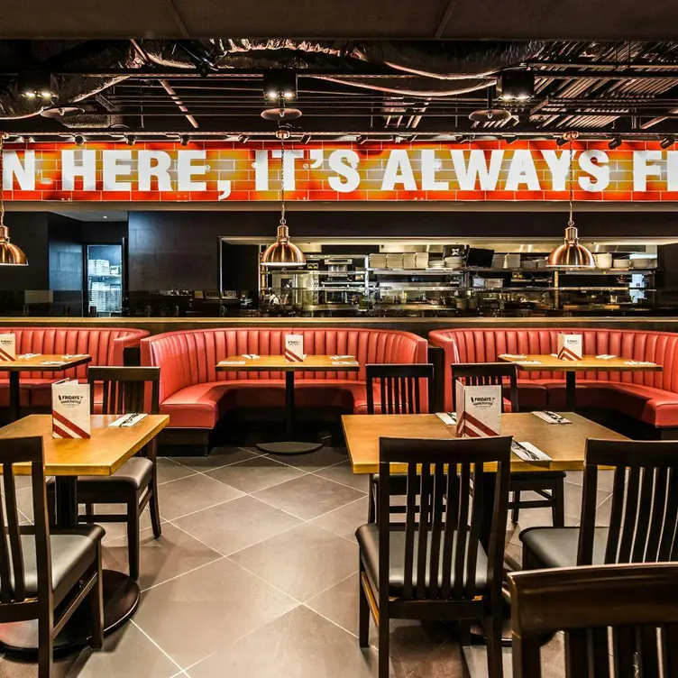 TGI FRIDAYS 台南新天地本館 TNN Tainan City