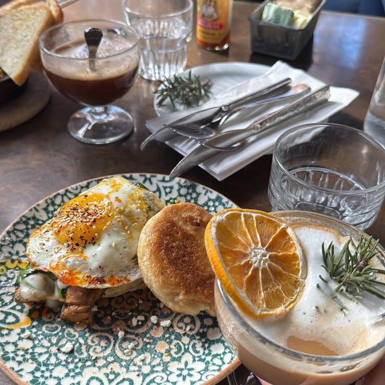 ビュッフェCafé and Restaurant MAIKO | • • XEX TOKYO@東京駅のランチビュッフェ🍽️ 苺の