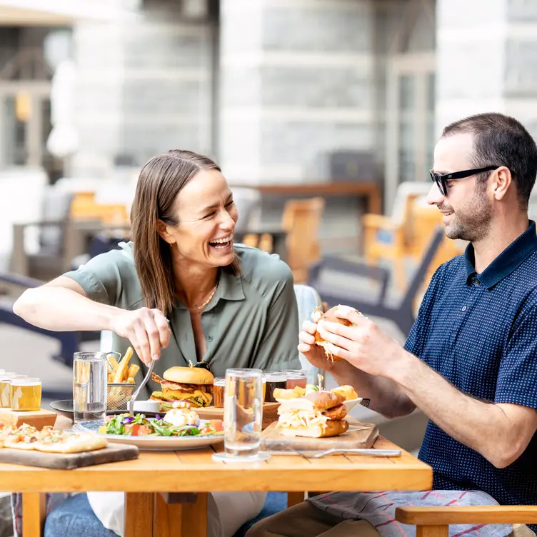 Braidwood Tavern，BCWhistler