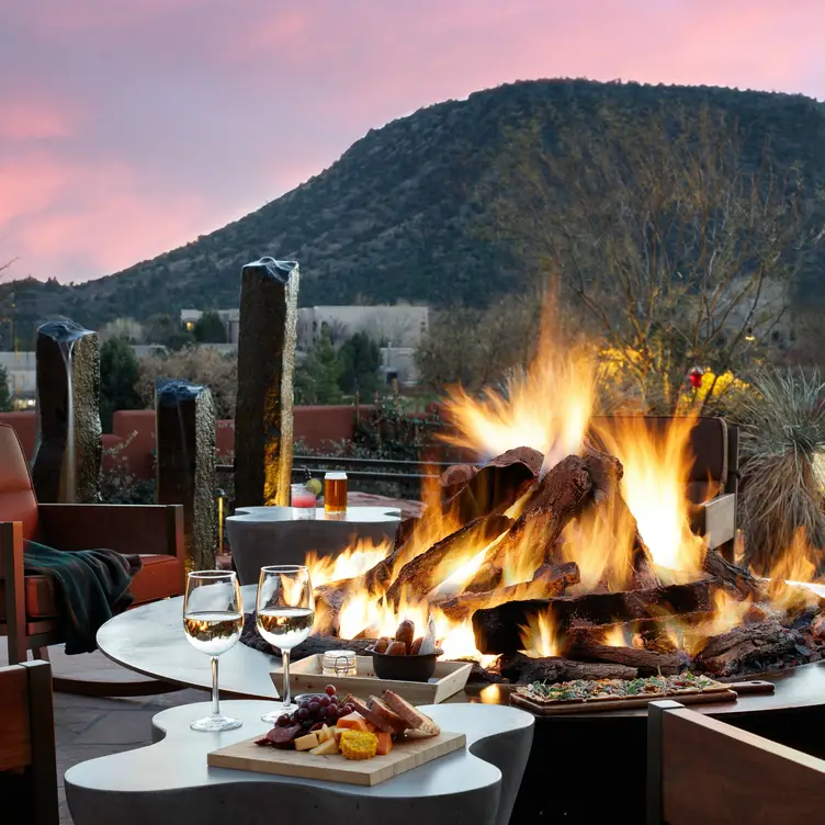 ShadowRock Tap + Table，AZSedona