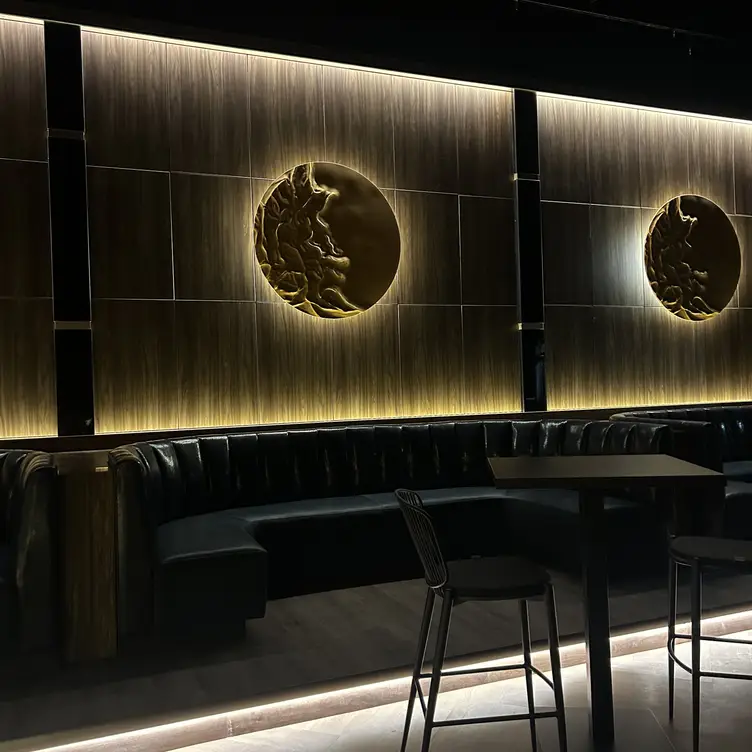 Aura Restaurant & Pizza Bar, Vaughan, ON