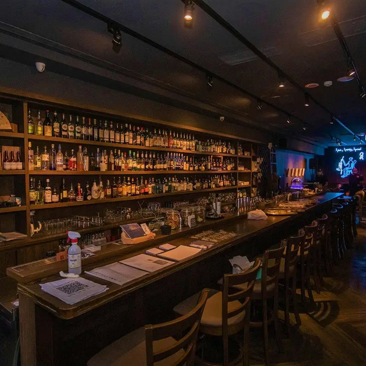 The Oasis Tavern Xinyi 綠洲酒館信義  Taipei City