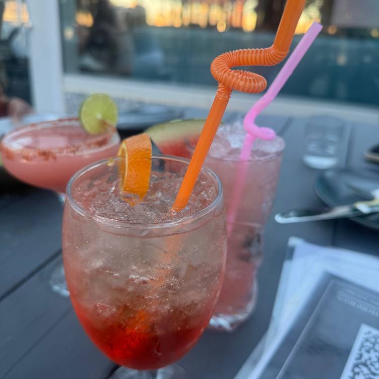 The Lola - Cocktail Lab & Eatery
