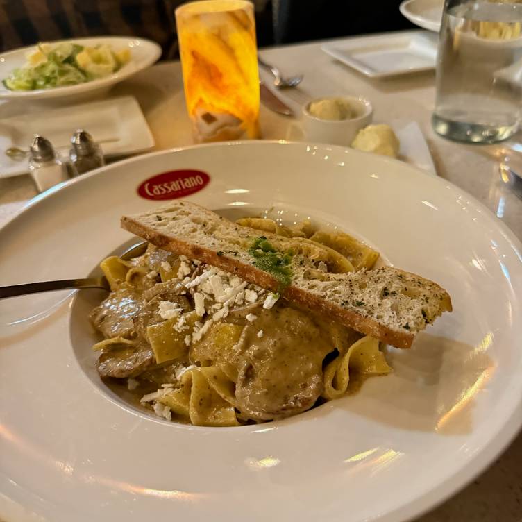 Cassariano Italian Eatery dining presentation at the Lakewood Ranch location.