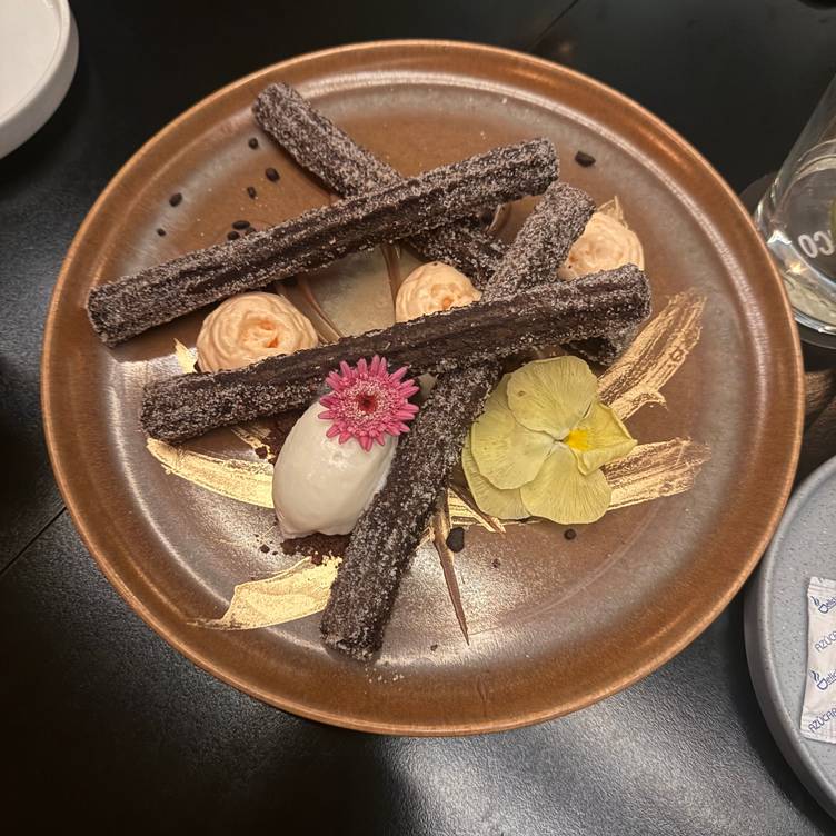 Churros de masa de maíz con chocolate