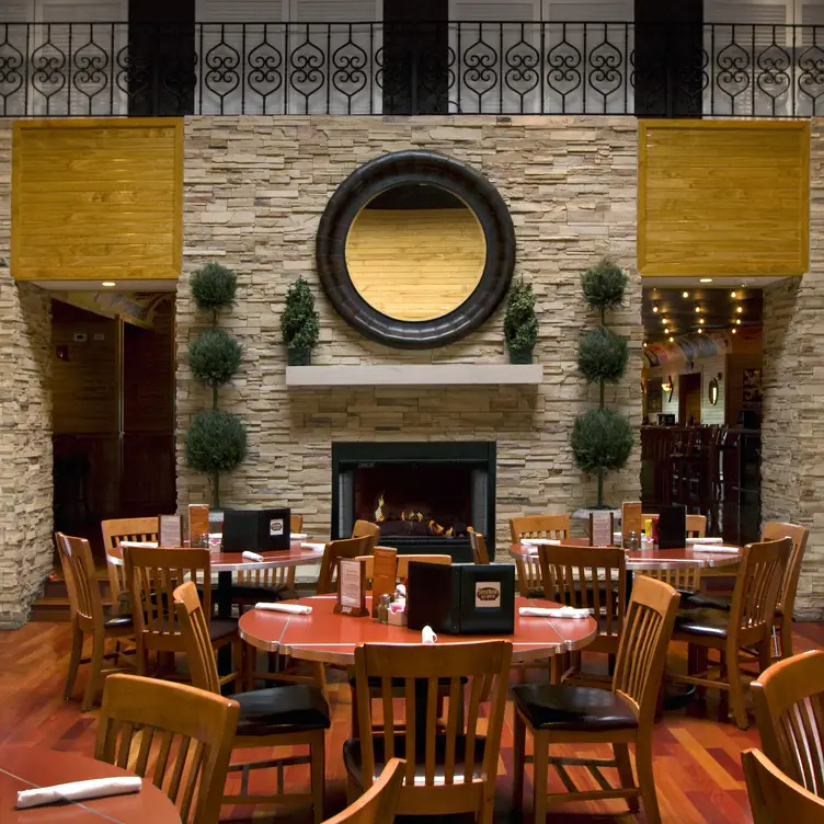 Fireplace/ Dining - Stonewood Ale House, Schaumburg, IL