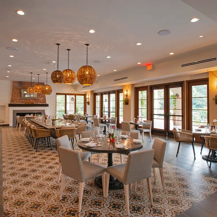 The Sycamore at Chevy Chase Country Club，CAGlendale