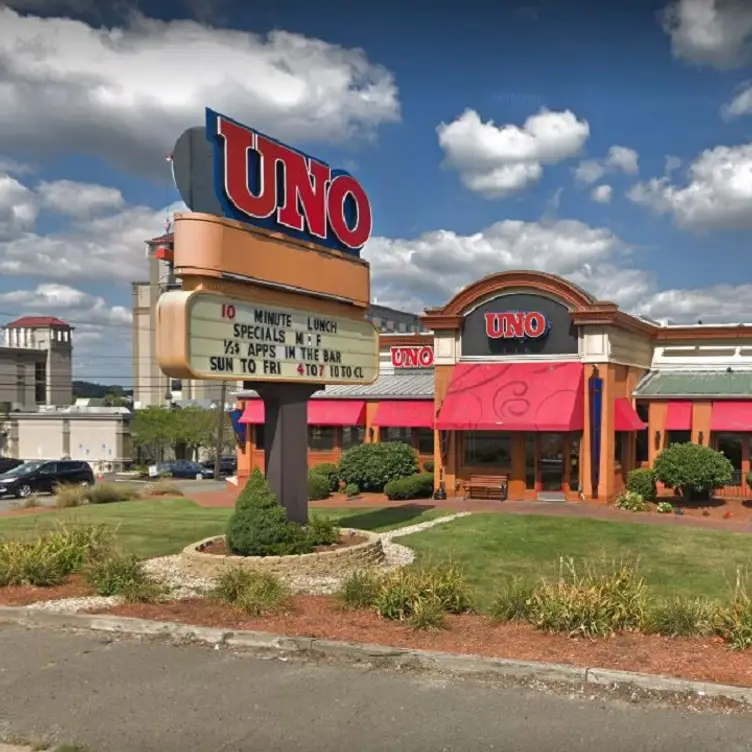 Uno Pizzeria & Grill - Revere, Revere, MA