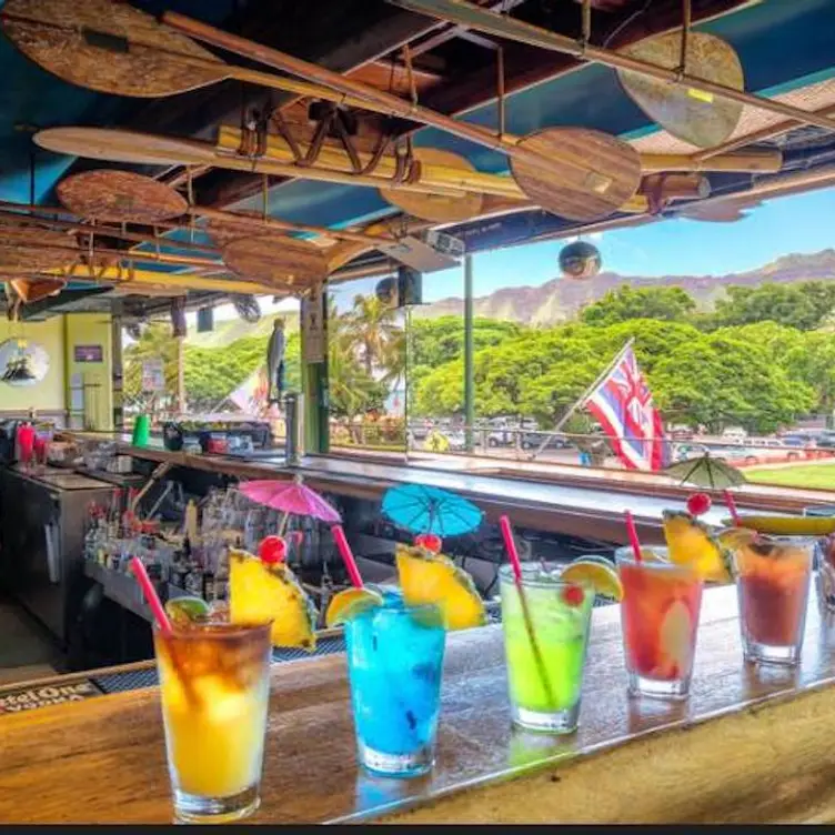 Hula's Bar & Lei Stand，HIHonolulu