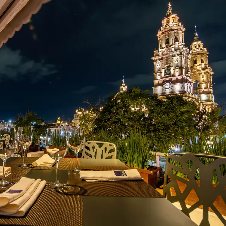 Vista panorámica ala catedral y centro histórico. - La Azotea de los Juaninos MIC Morelia