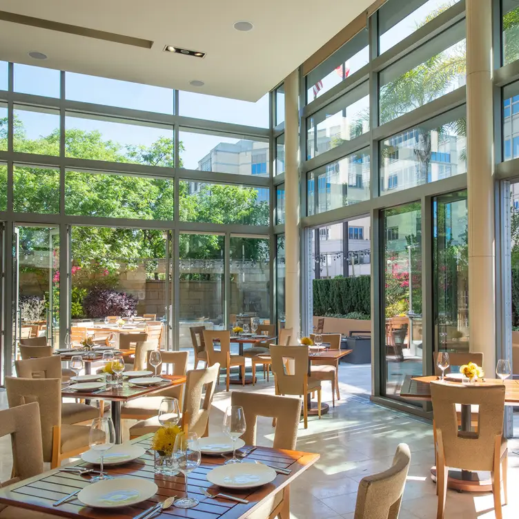 Quattro Restaurant and Bar - Four Seasons Hotel, East Palo Alto, CA