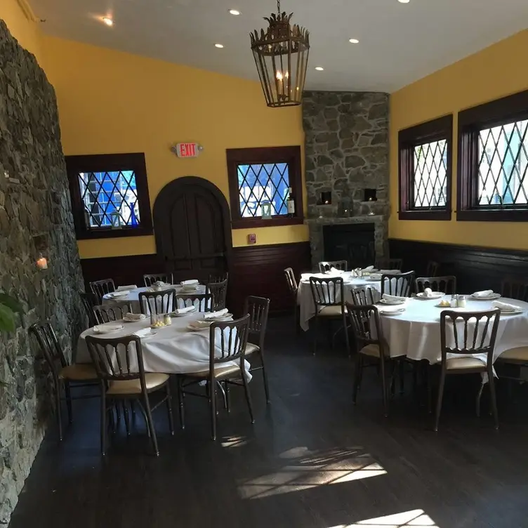 Sardella's Restaurant - Updated 2025, Italian Restaurant in Newport, RI