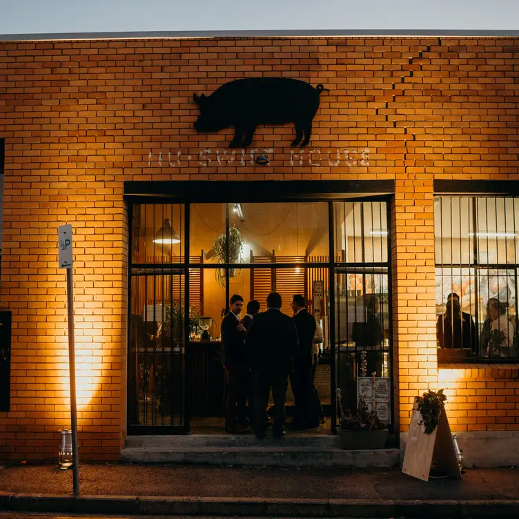 The Golden Pig AU-QLD Newstead