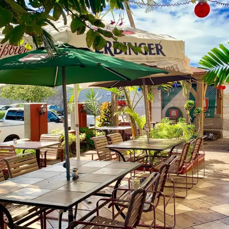 Our outdoor bier garden seating area - Brigit & Bernard's Garden Cafe，HIKahului