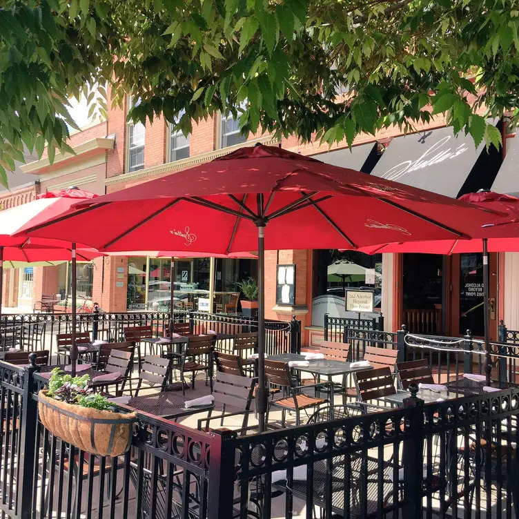 Stella's Restaurant and Bar Patio - Stella's Restaurant and Bar，OHPerrysburg