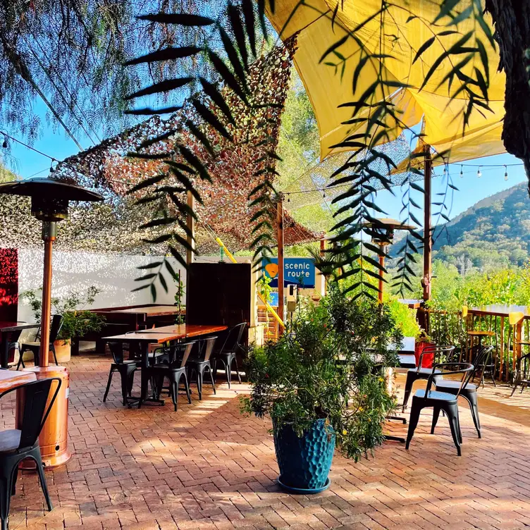 Our outdoor garden area with canyon views - Cafe on 27, Topanga, CA