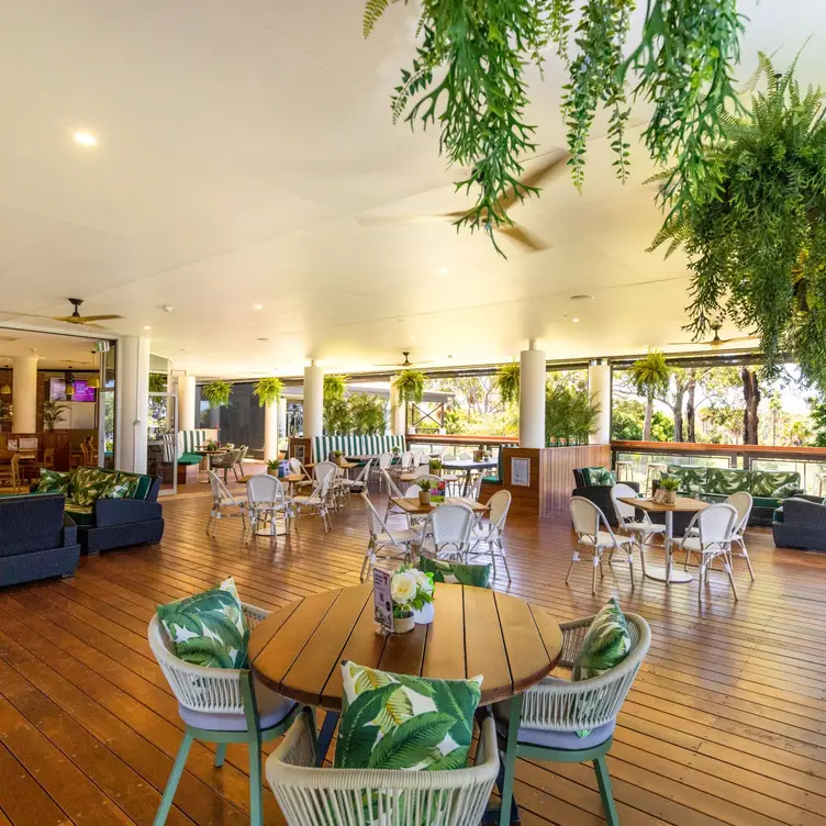 Arnie's Café &amp; Bar's Light Filled Covered Deck - InterContinental Club Lounge AU-QLD Sanctuary Cove