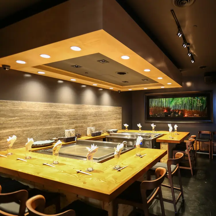 Azumi's Flame Room - Azumi - Flame Room，MDBaltimore