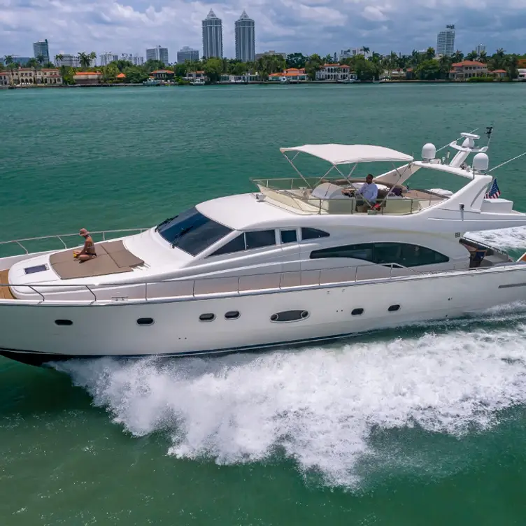 Lumar Yacht Experience, Miami Beach, FL