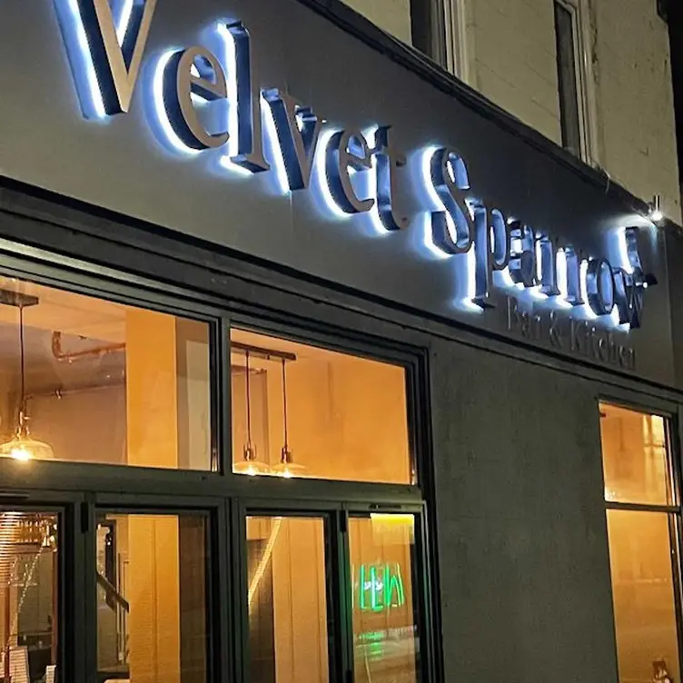 Velvet Sparrow，Glasgow CityGlasgow