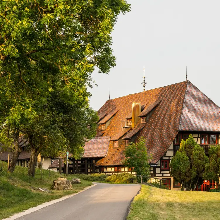 Ihr Weg zu unserem Restaurantgebäude - Restaurant Hohenkarpfen, Hausen ob Verena, BW