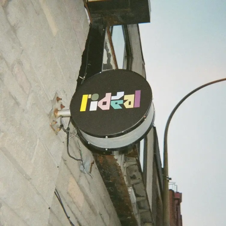 L'idéal Bar & Contenus, Montréal, QC