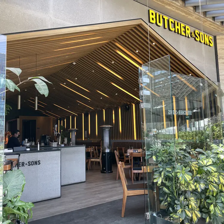 BUTCHER & SONS ARTZ PEDREGAL CDMX Ciudad de México