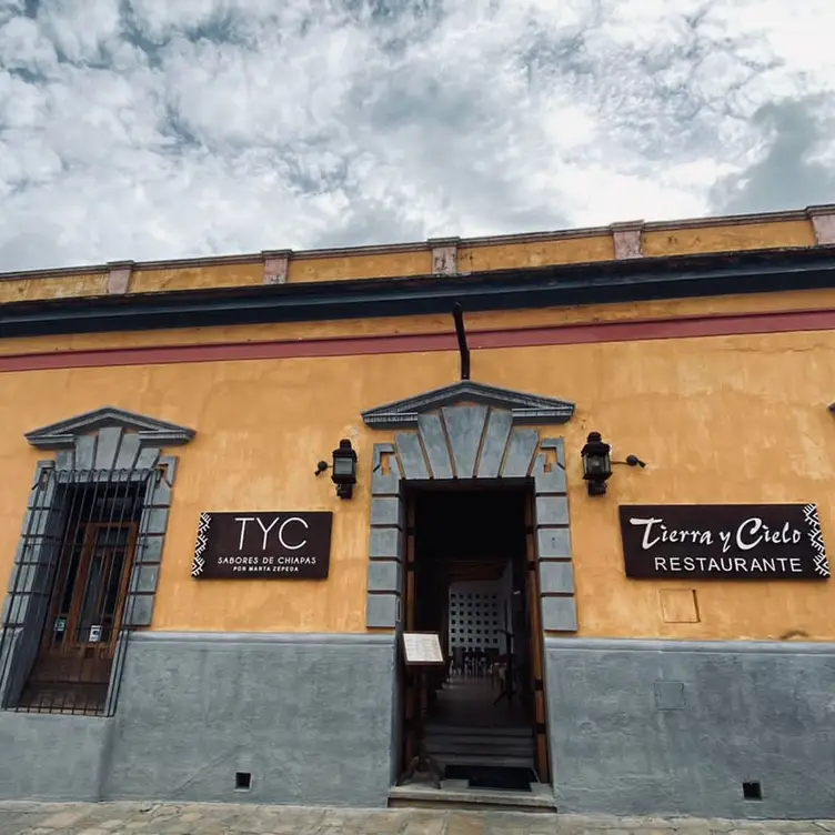 Tierra y Cielo, San Cristóbal de Las Casas, CHP