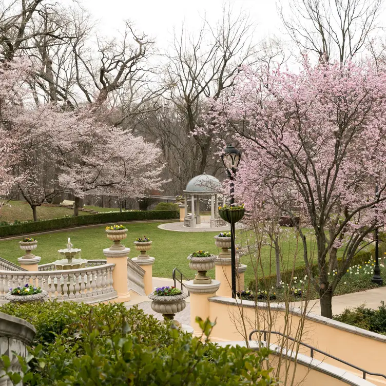 Roberts Restaurant at the Omni Shoreham，DCWashington