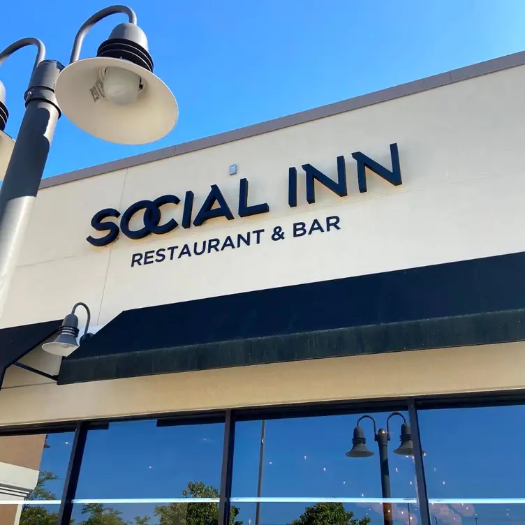 Social Inn, Glenview, IL Social Inn, Glenview, IL