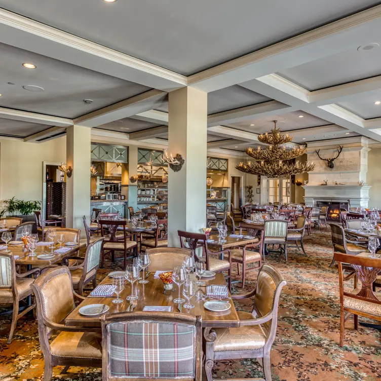 Interior Dining - Antlers Lodge, San Antonio, TX