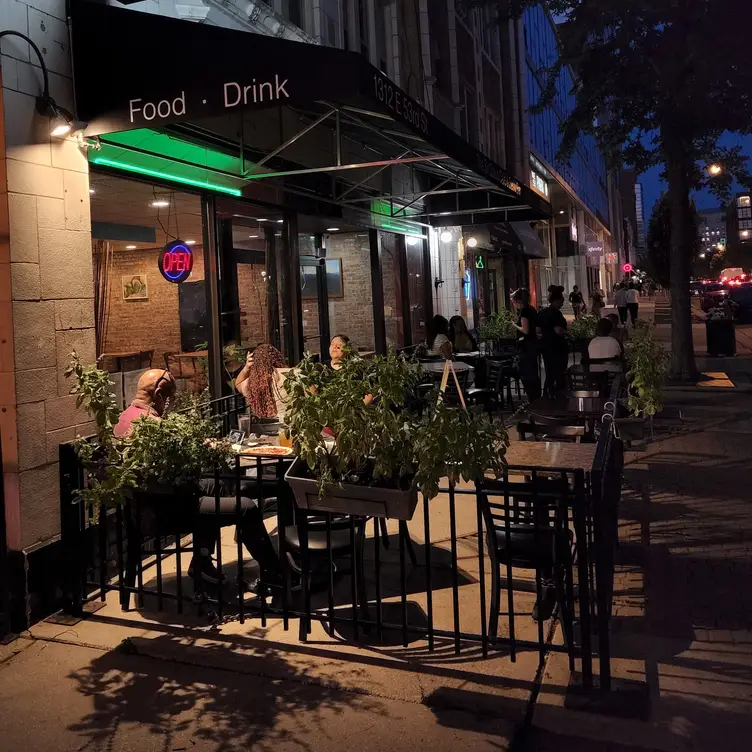 Patio in The Evening - The Sit Down Cafe & Sushi Bar，ILChicago