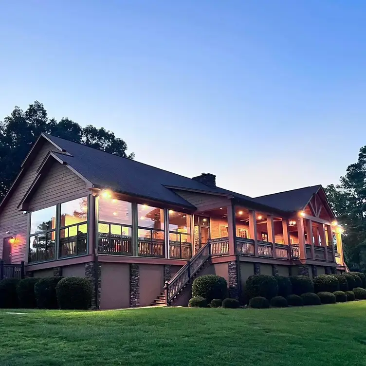 The Retreat at Ridgeway: Lake Wateree Dining, Ridgeway, SC