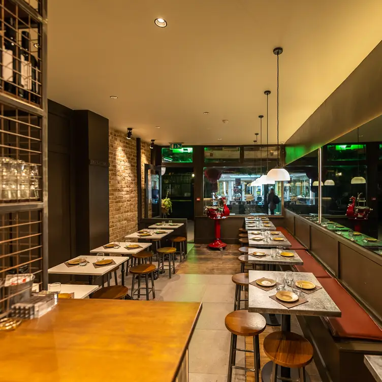 Cozy and modern at the same time - VIA EMILIA (EX IN PARMA) by Food Roots - FITZROVIA, London, 