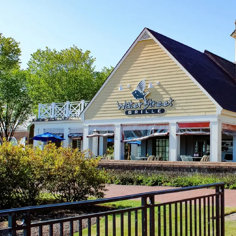 A Chicago Suburb Best Kept Secret - Yorktown Center