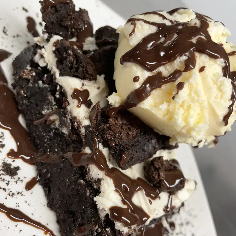 Oreo Brownie Sundae - The Experience at Lakeside Lodge, Pinedale, WY