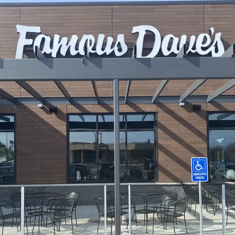 Famous Dave's - Hermantown