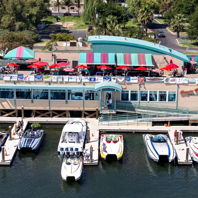 Sugar Barge Waterfront Bar & Grill，CABethel Island