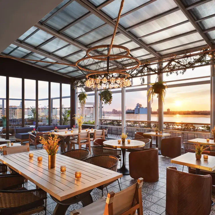 Plunge Rooftop Bar & Lounge at Gansevoort Meatpacking NYC