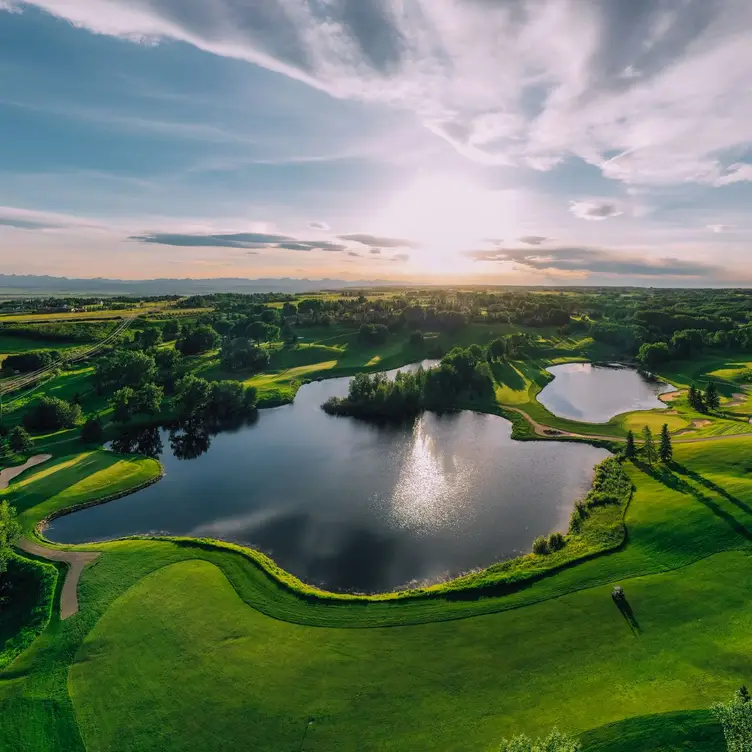 Quietly nestled at the foot of the Rocky Mountains - Bearspaw Golf Club, Calgary, AB